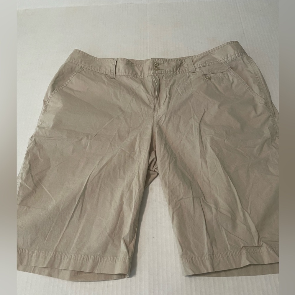 Columbia women’s khaki shorts